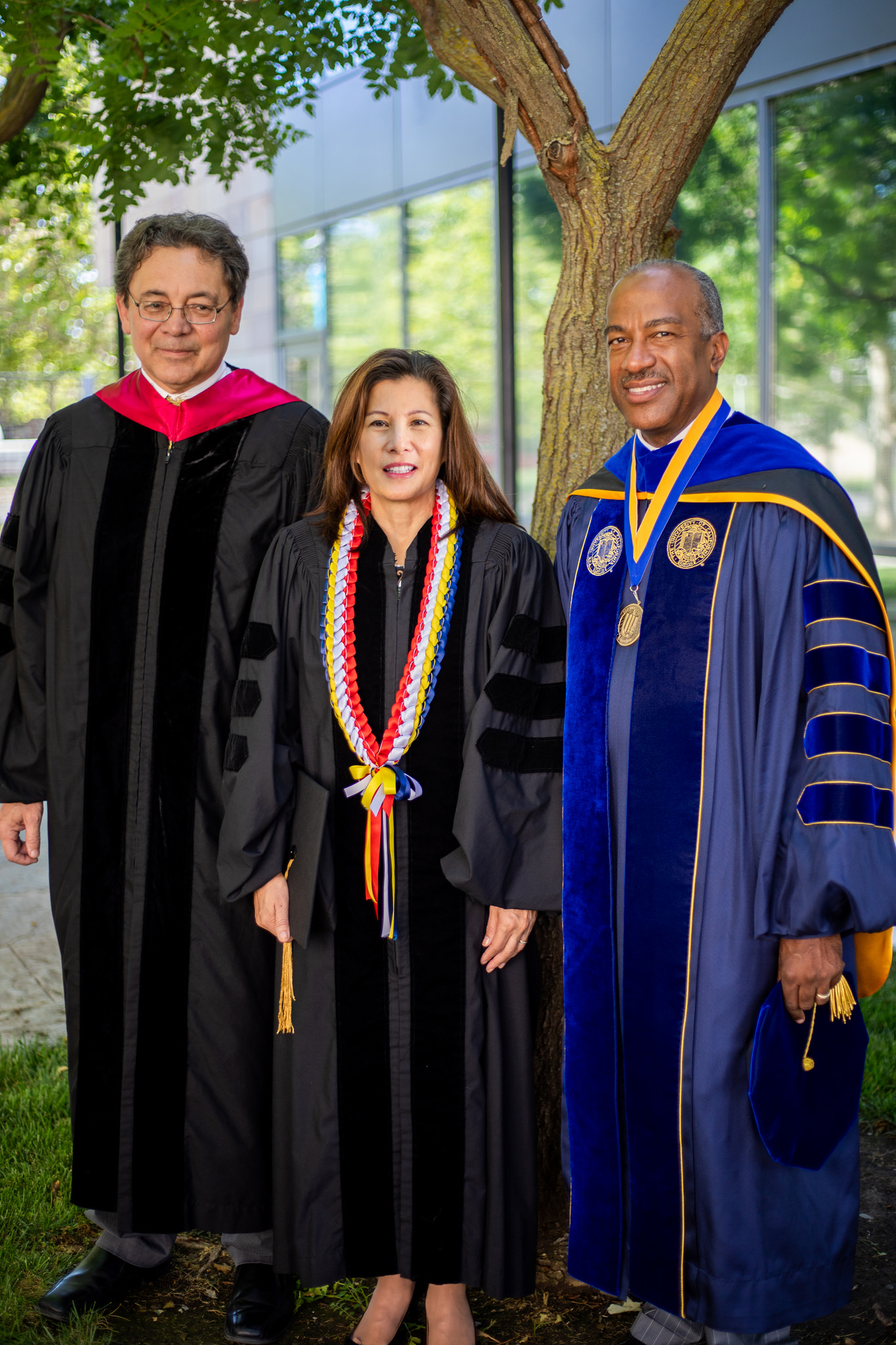 Group photo with Dean Johnson, Chief Justice Cantil-Sakauye and Chancellor May