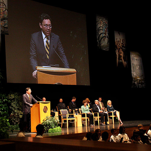 Convocation stage