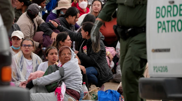 People waiting to apply for asylum in San Diego. 