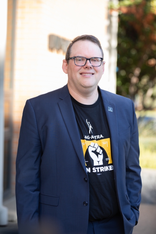 Duncan Crabtree-Ireland ’98 posing outside of UC Davis School of Law.